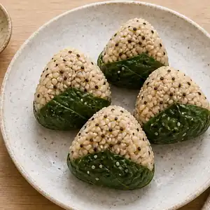 Édesburgonyás-szezámos onigiri